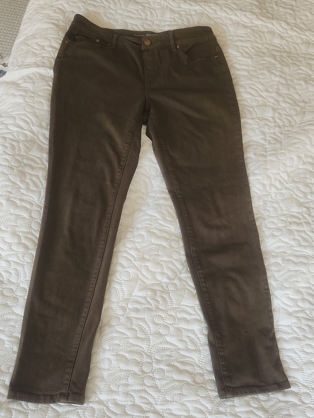 Women’s Chicos Olive Colored Stretch Skinny Jeans